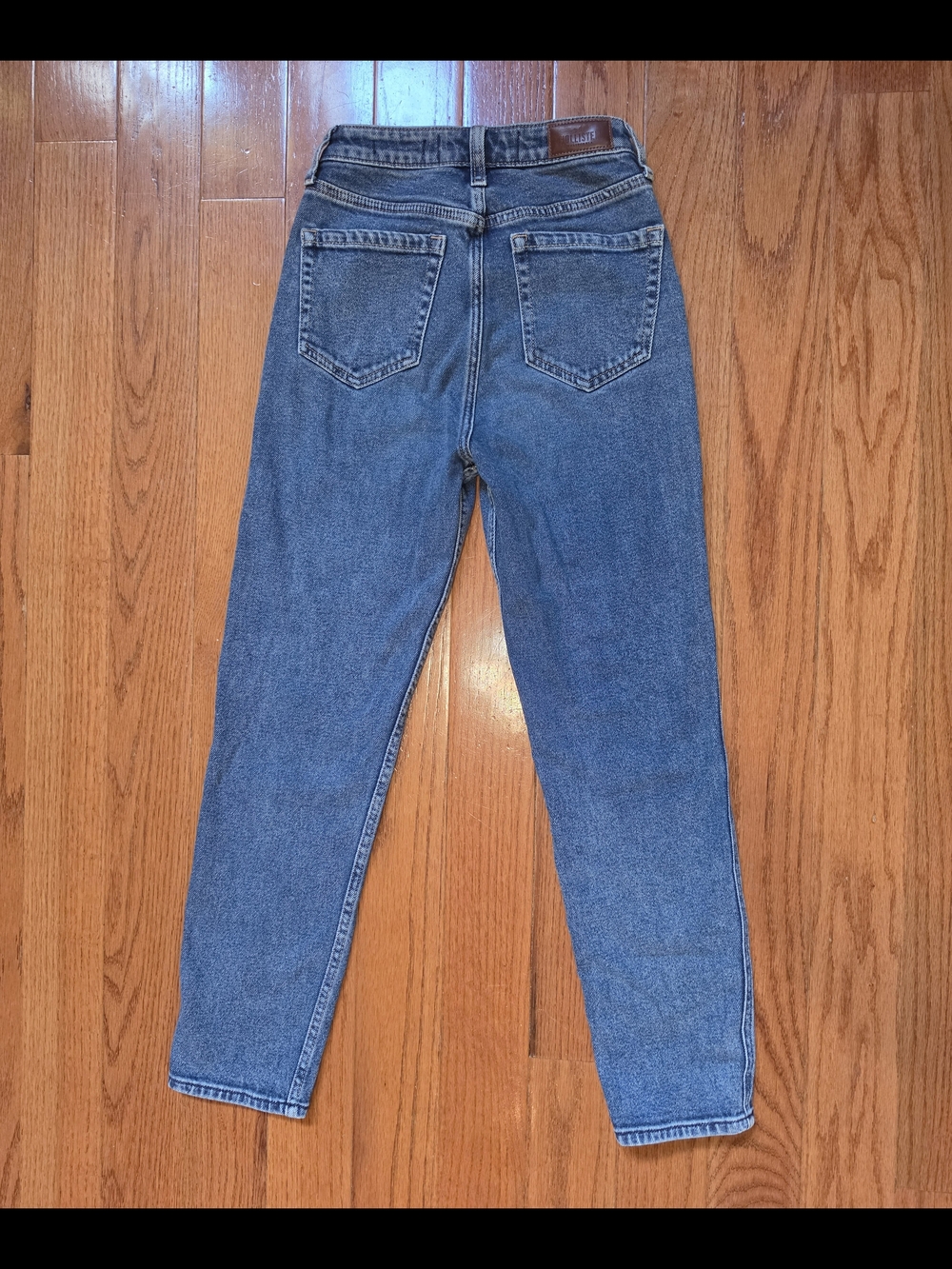 Hollister Ultra High-Rise Mom Jeans Medium Wash Size 0 Regular - Picture 2 of 6